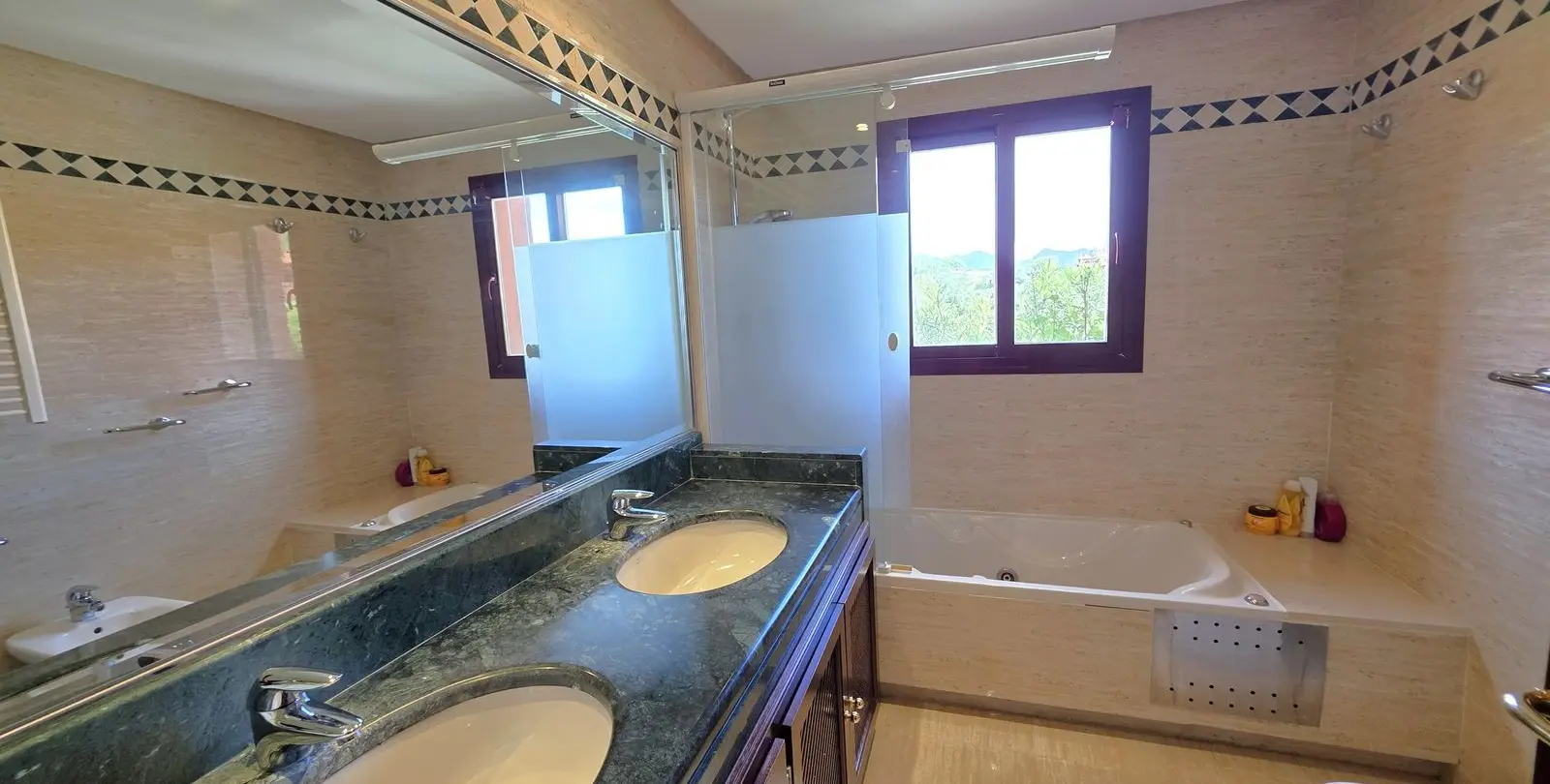 Sale of ground floor apartment in La Mairena 6