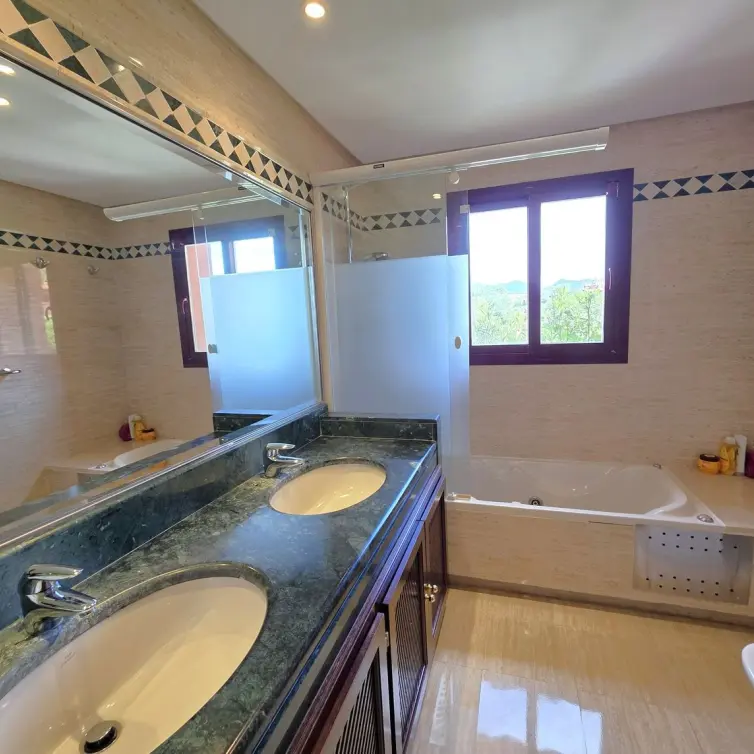 Sale of ground floor apartment in La Mairena