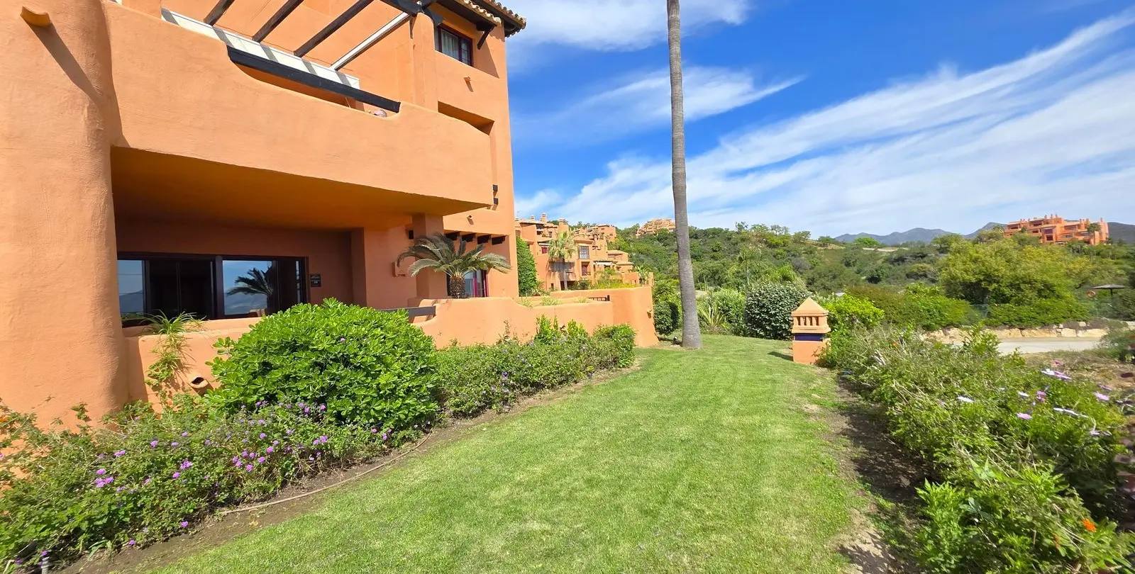 Sale of ground floor apartment in La Mairena 8