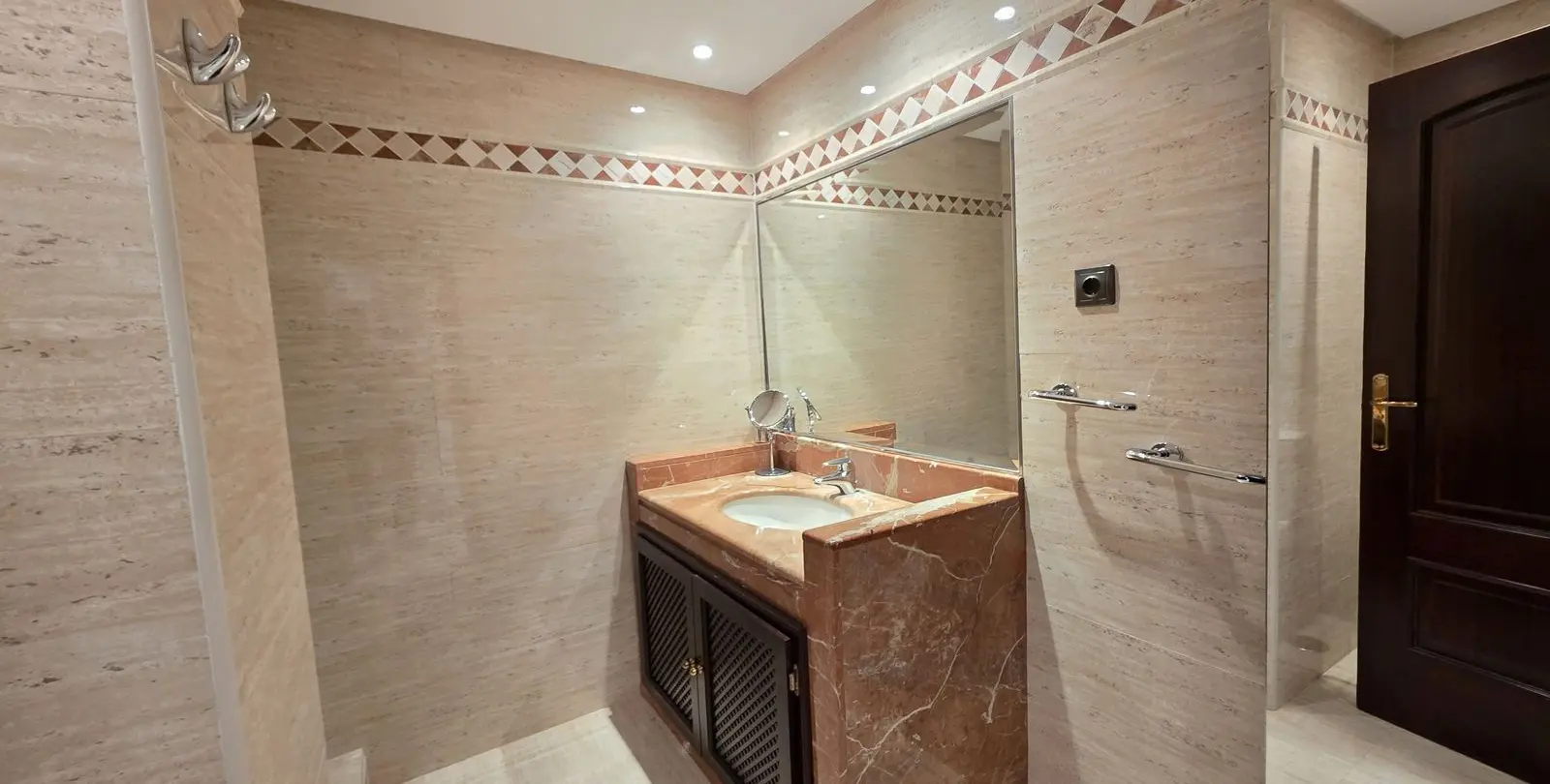Sale of ground floor apartment in La Mairena 14