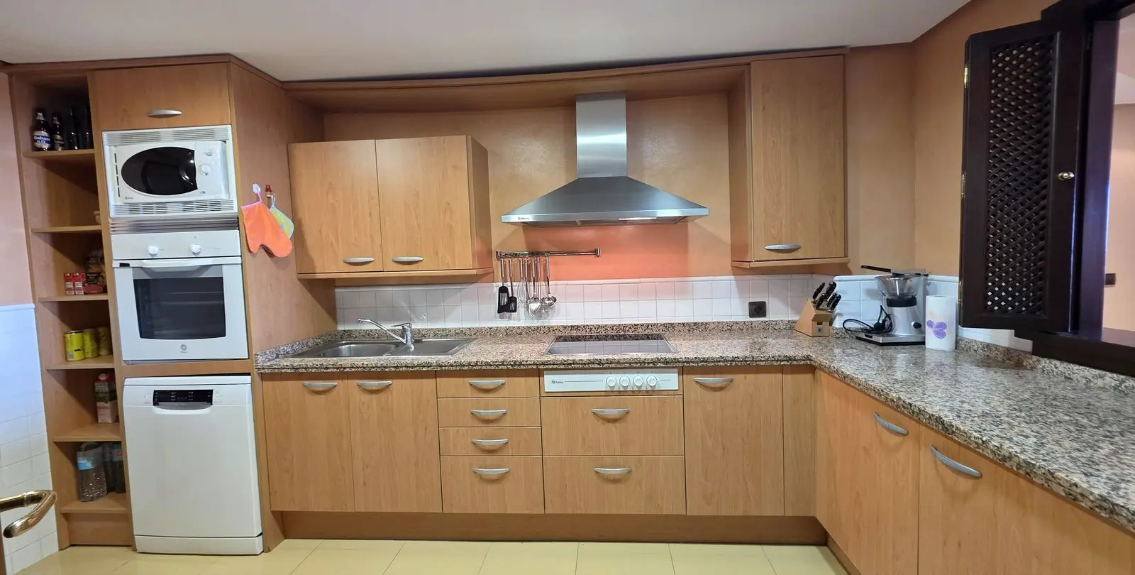 Sale of ground floor apartment in La Mairena 16