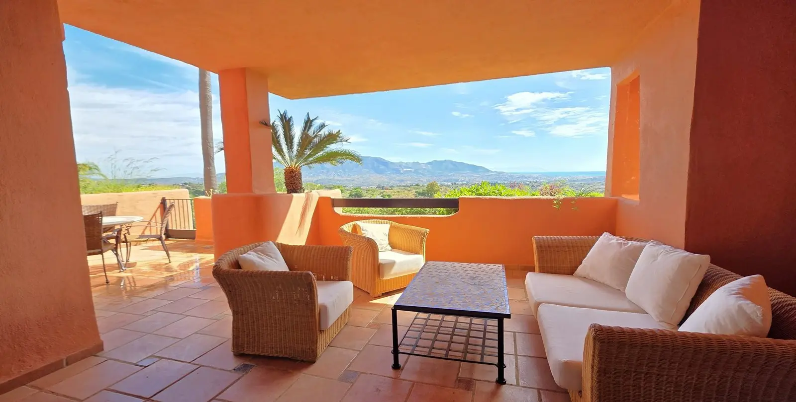 Sale of ground floor apartment in La Mairena 23