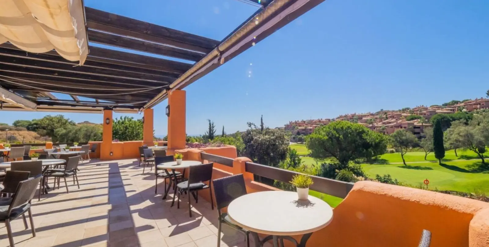 Sale of ground floor apartment in La Mairena 39