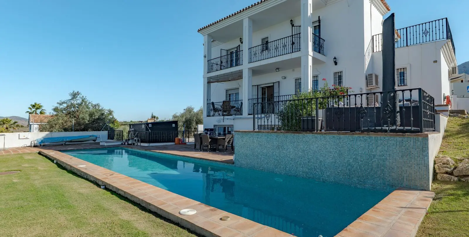 Sale of detached villa in Alhaurín el Grande 1