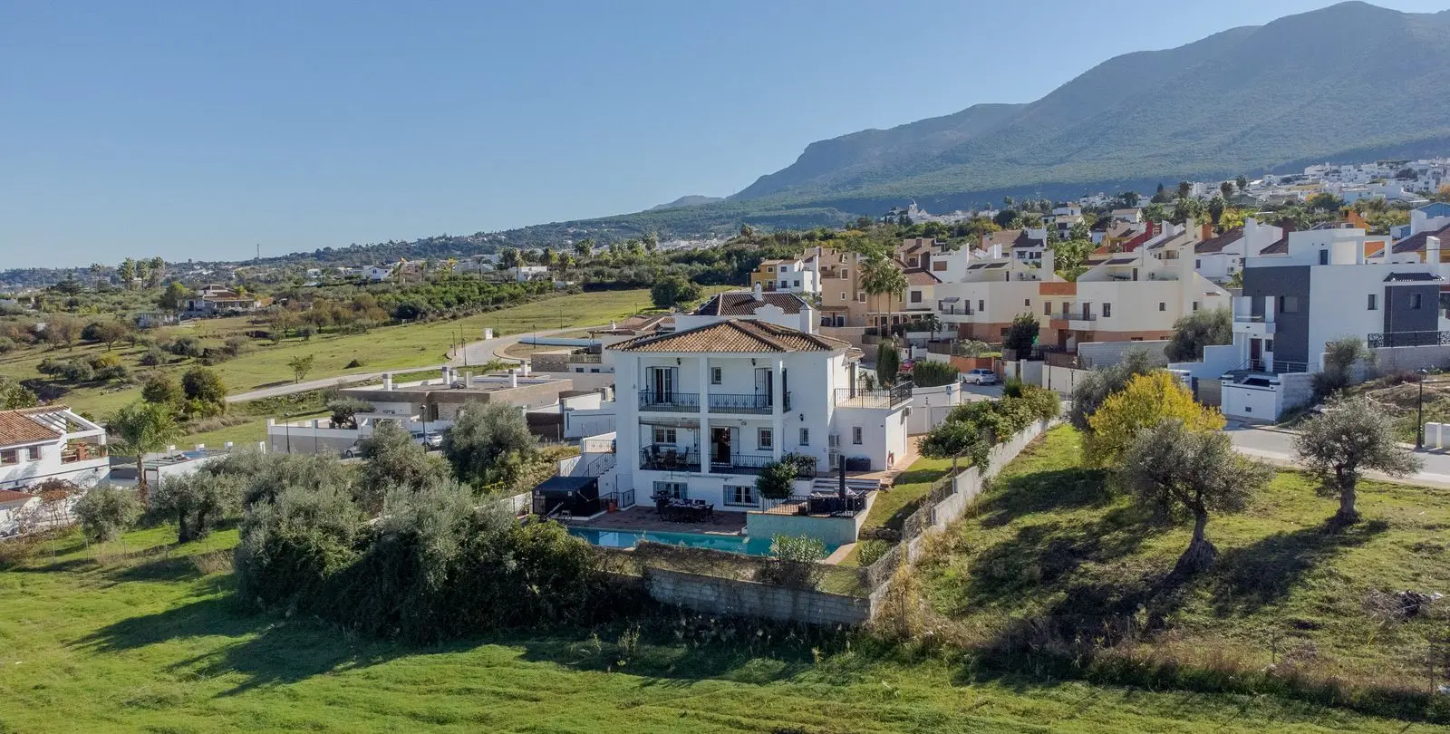 Sale of detached villa in Alhaurín el Grande 2