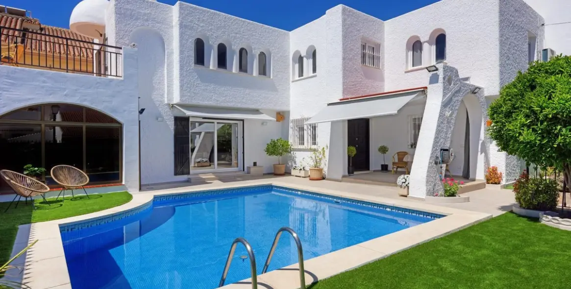 Venta de villa independiente en Los Pacos 1