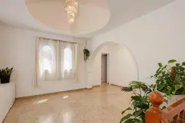 Image 6 thumb