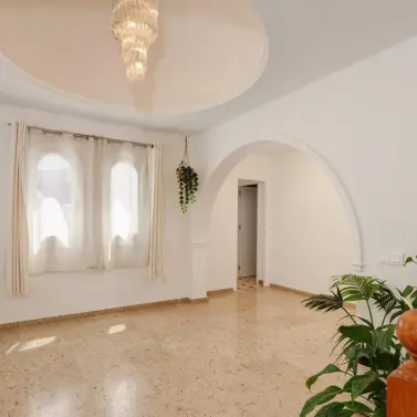 Venta de villa independiente en Los Pacos
