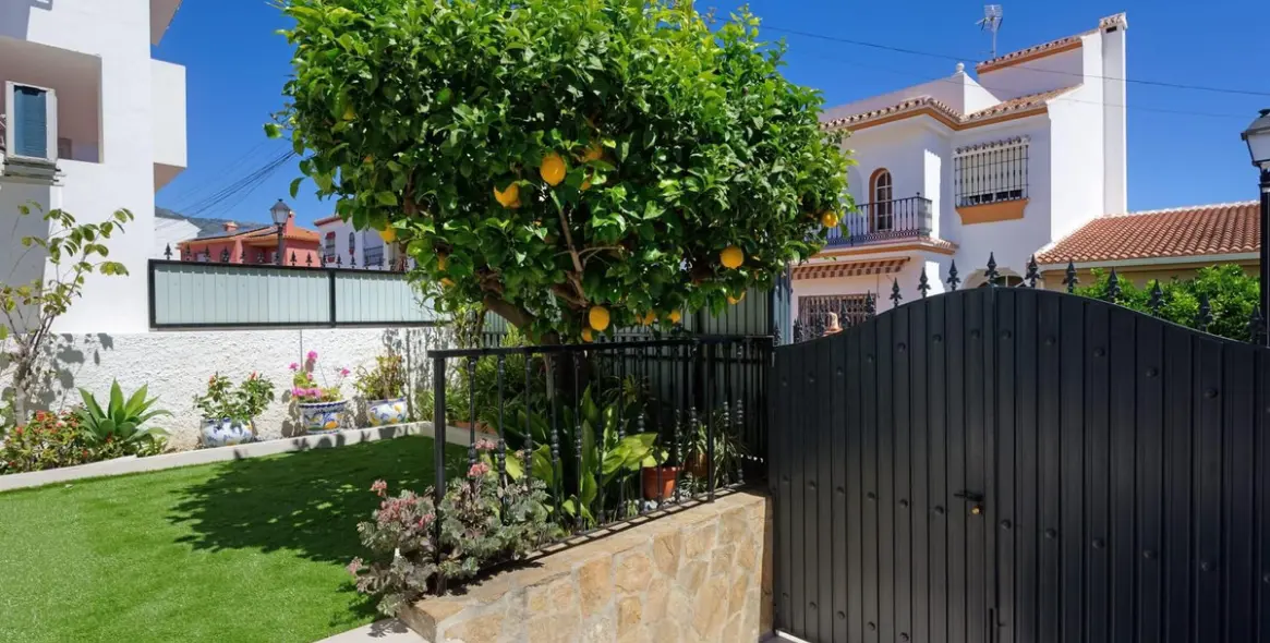 Venta de villa independiente en Los Pacos 28
