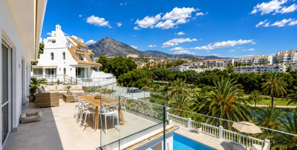 Sale of detached villa in Torrequebrada 17