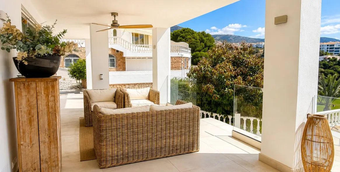 Sale of detached villa in Torrequebrada 27