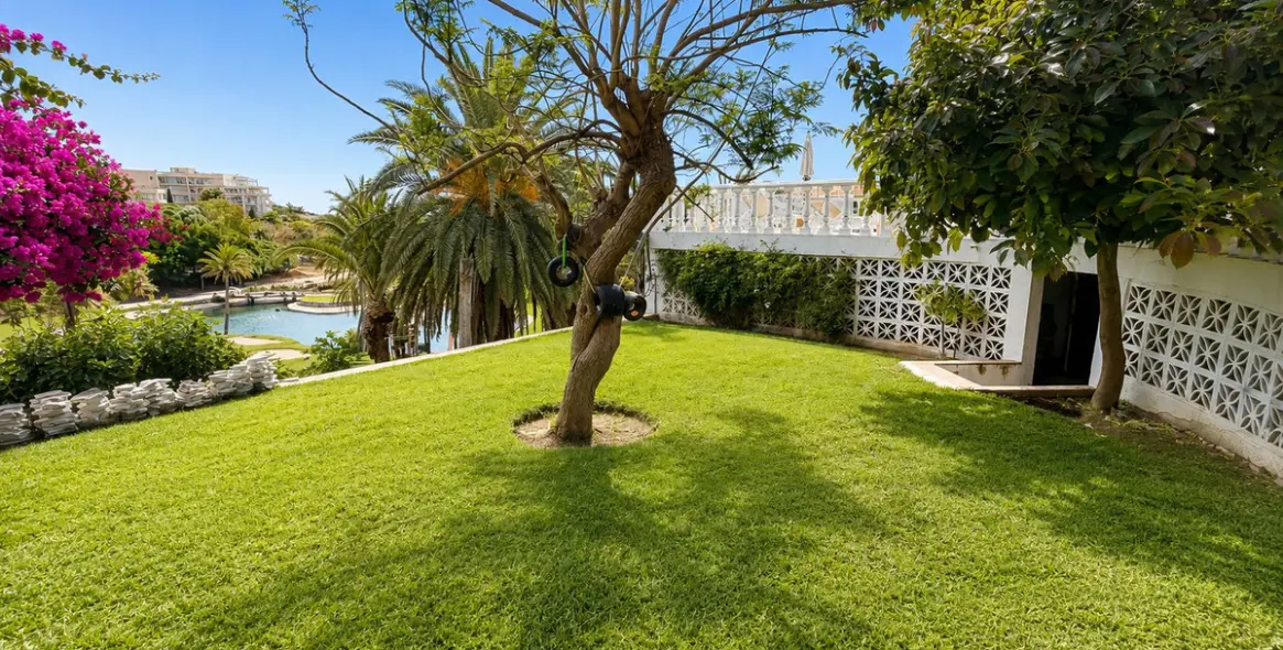 Sale of detached villa in Torrequebrada 31