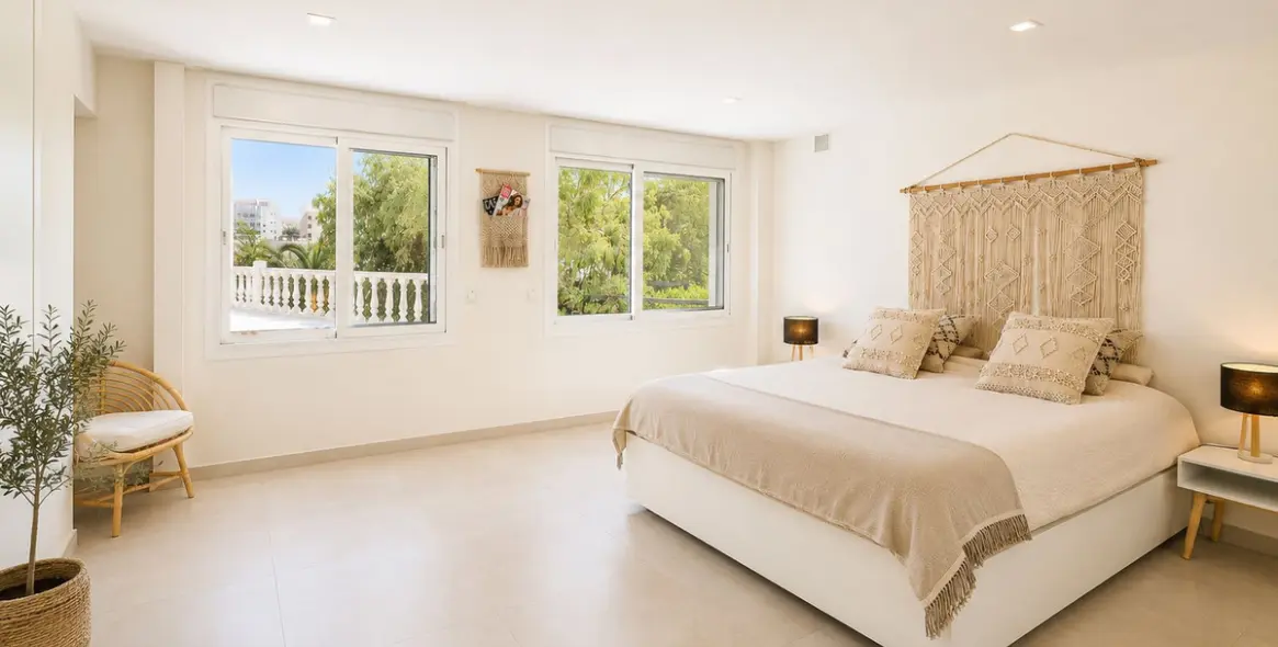 Sale of detached villa in Torrequebrada 35