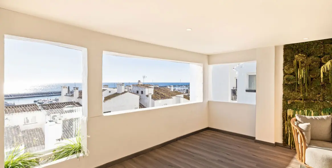 Venta de ático en Puerto Banús 42