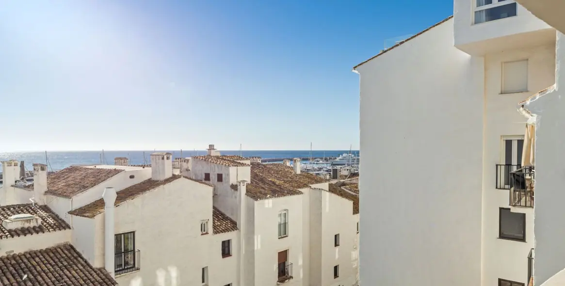 Venta de ático en Puerto Banús 43
