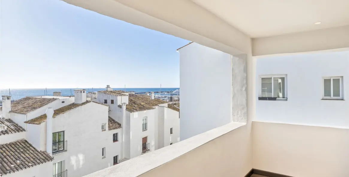 Venta de ático en Puerto Banús 44