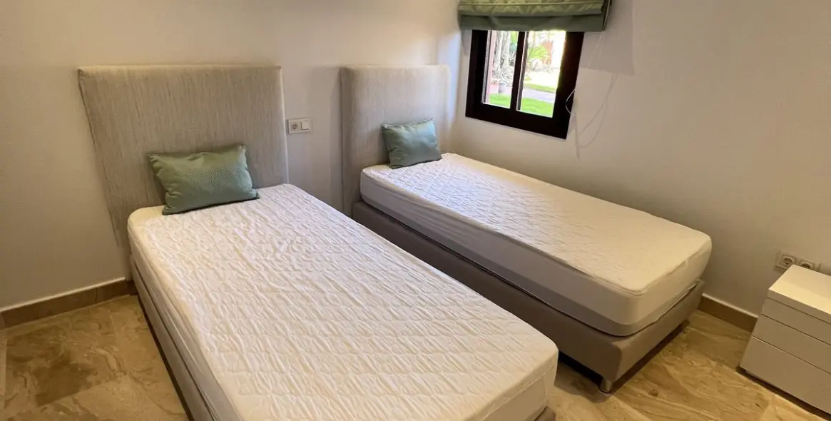 Short-term rent of ground floor apartment in Estepona 12