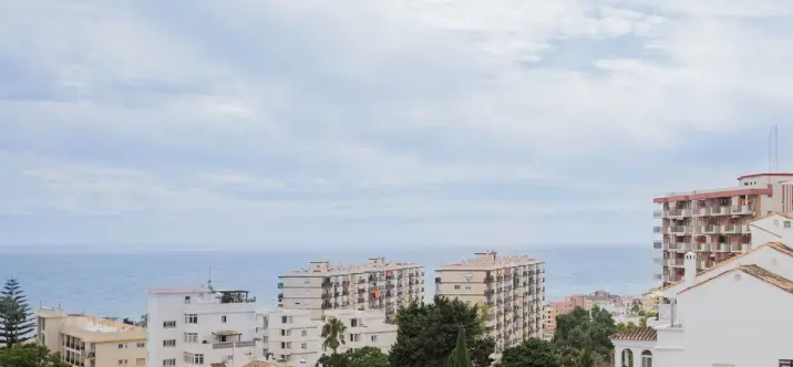 Venta de apartamento en planta media en Benalmadena Costa 1