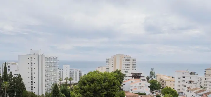 Venta de apartamento en planta media en Benalmadena Costa 3
