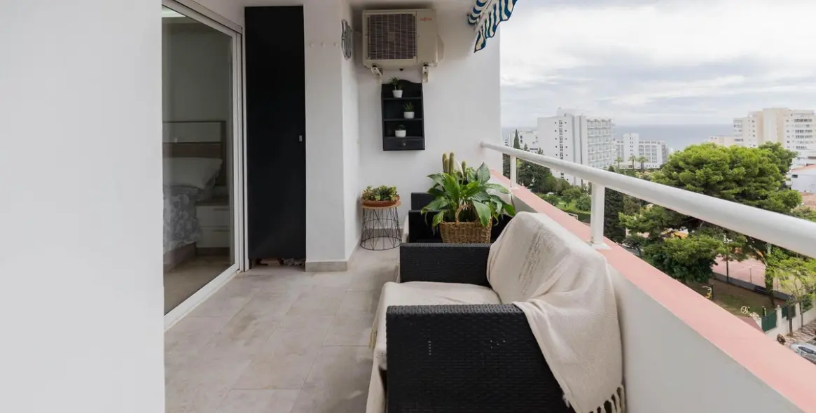 Sale of middle floor apartment in Benalmadena Costa 19