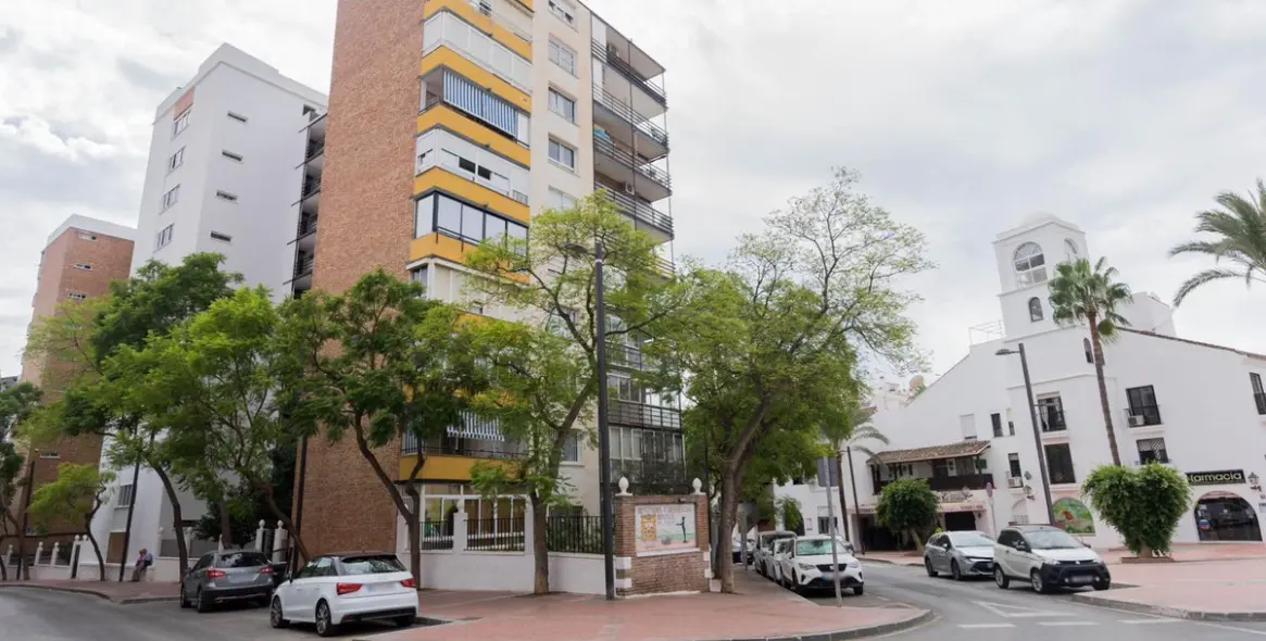 Sale of middle floor apartment in Benalmadena Costa 23