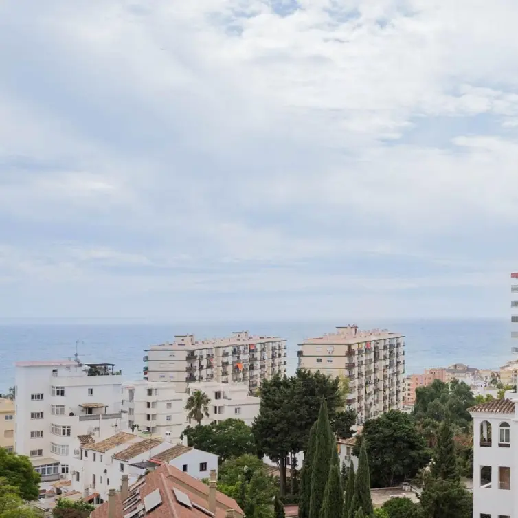 Продажа апартаментов на среднем этаже в Benalmadena Costa