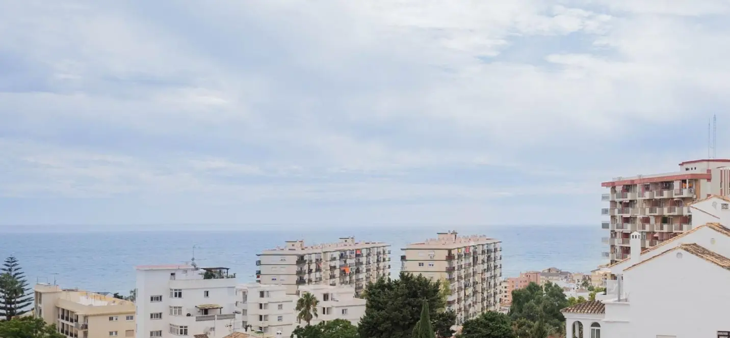 Продажа апартаментов на среднем этаже в Benalmadena Costa 1