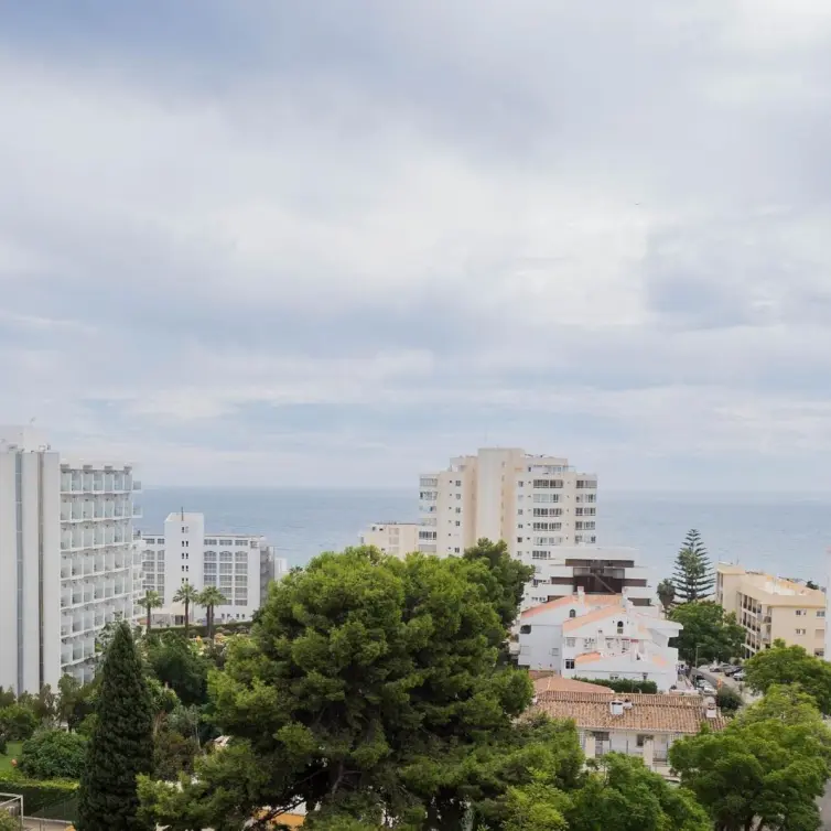 Продажа апартаментов на среднем этаже в Benalmadena Costa
