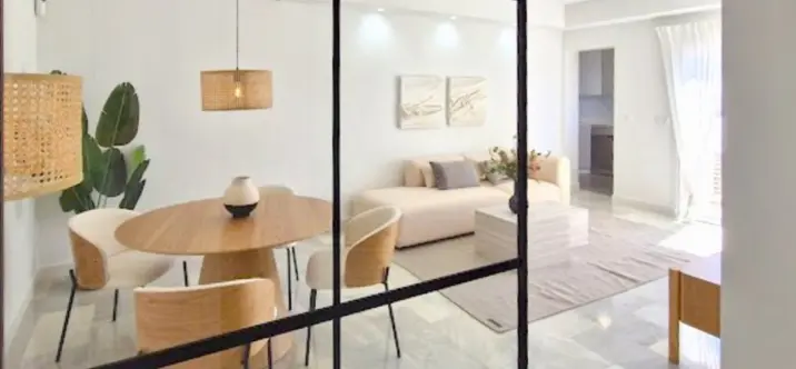 Venta de apartamento en planta media en Estepona 0