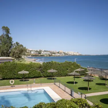 Venta de apartamento en planta media en Estepona
