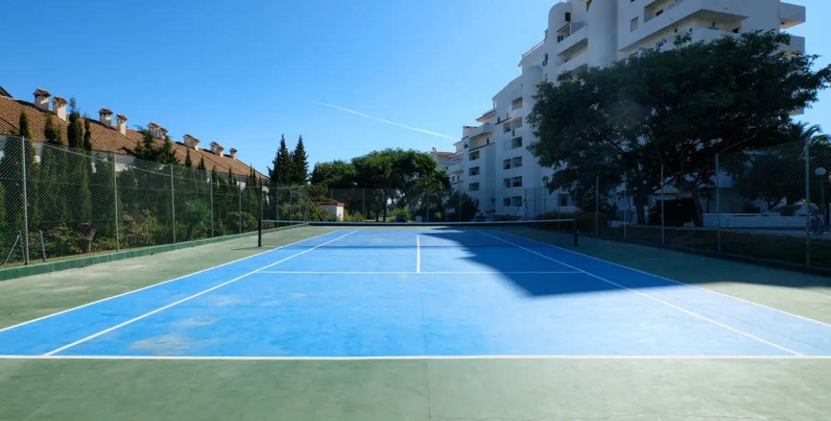 Venta de apartamento en planta media en Estepona 3