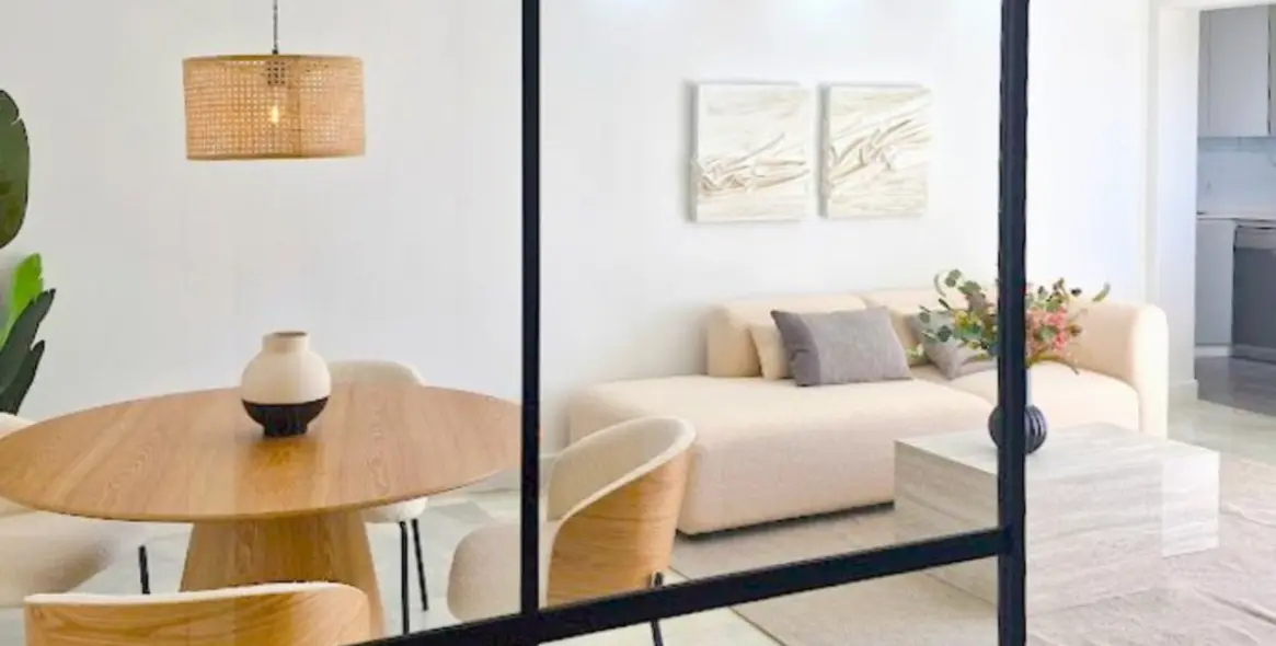 Venta de apartamento en planta media en Estepona 4