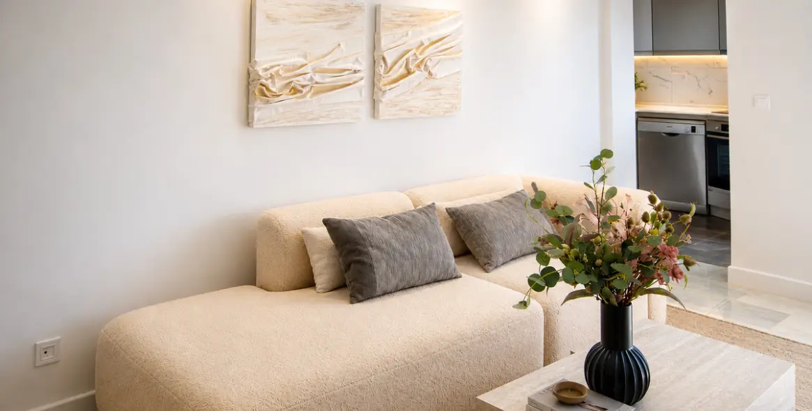 Venta de apartamento en planta media en Estepona 5
