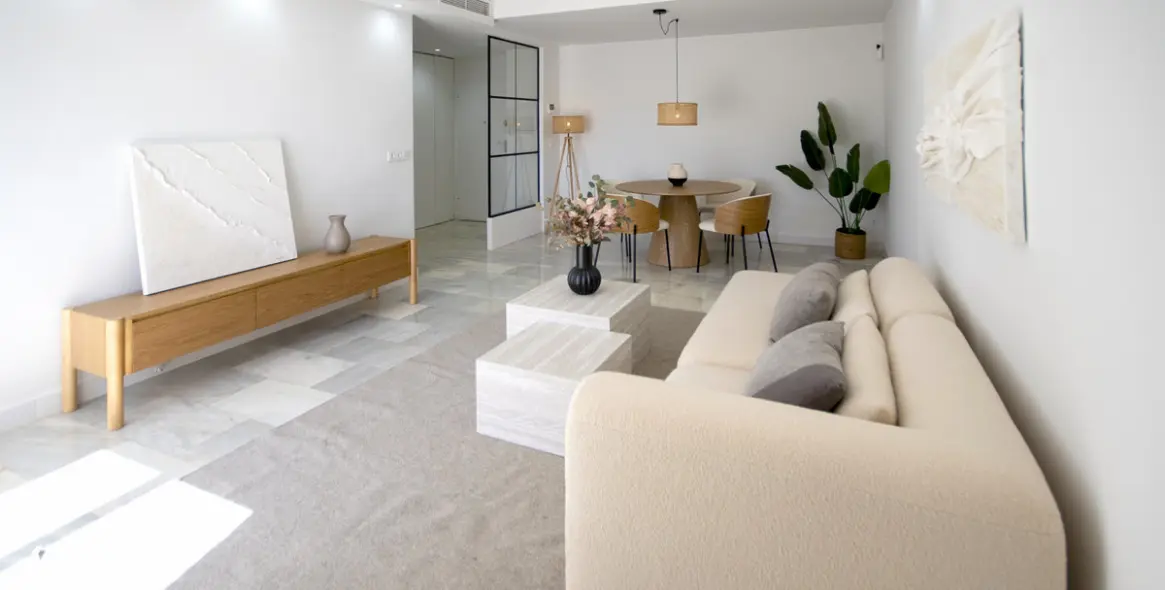 Venta de apartamento en planta media en Estepona 6