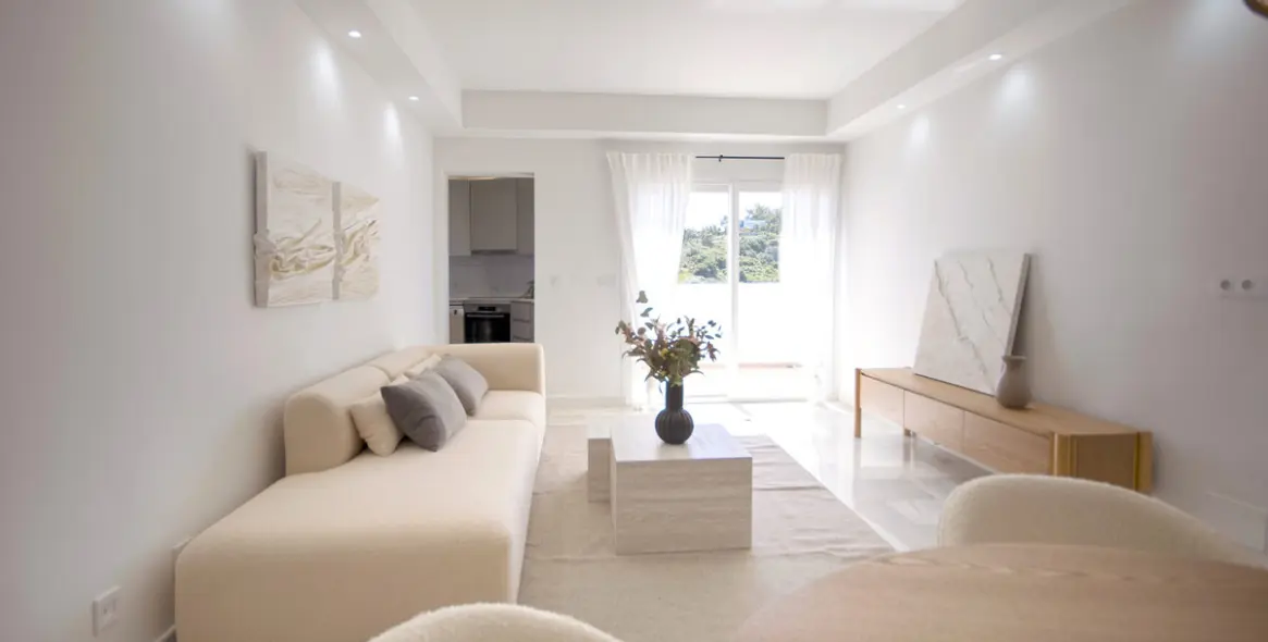 Venta de apartamento en planta media en Estepona 8