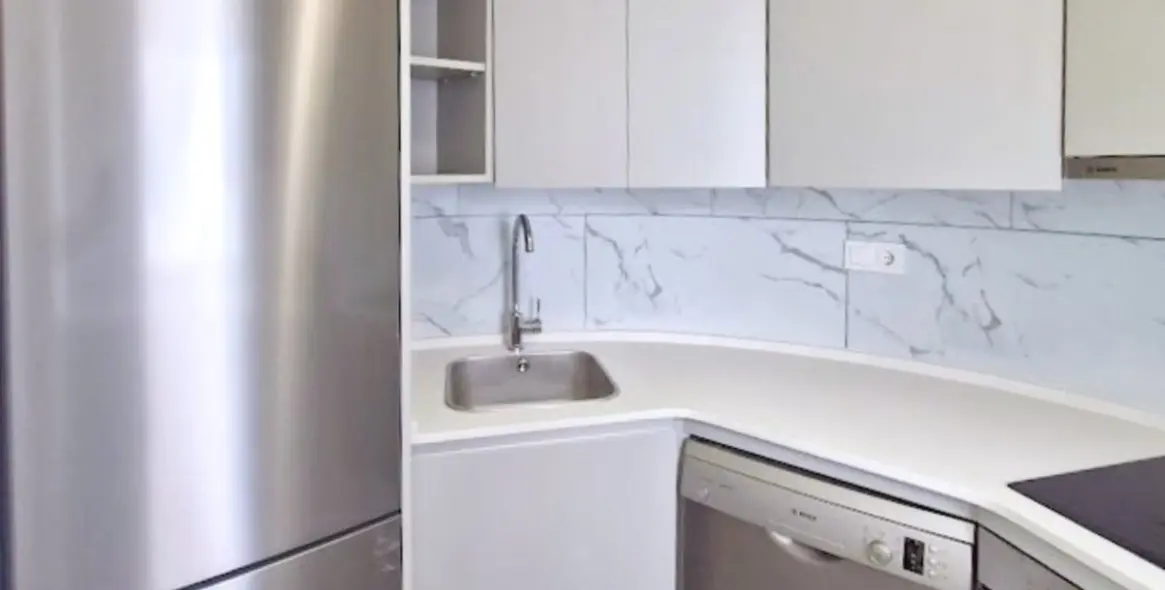 Venta de apartamento en planta media en Estepona 9