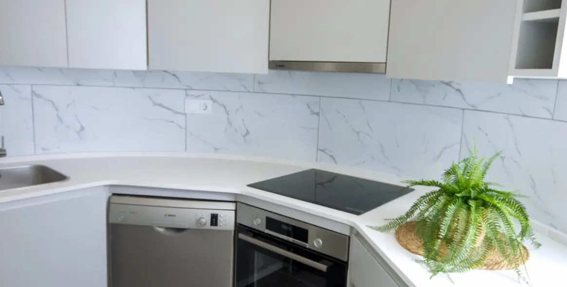 Venta de apartamento en planta media en Estepona 11