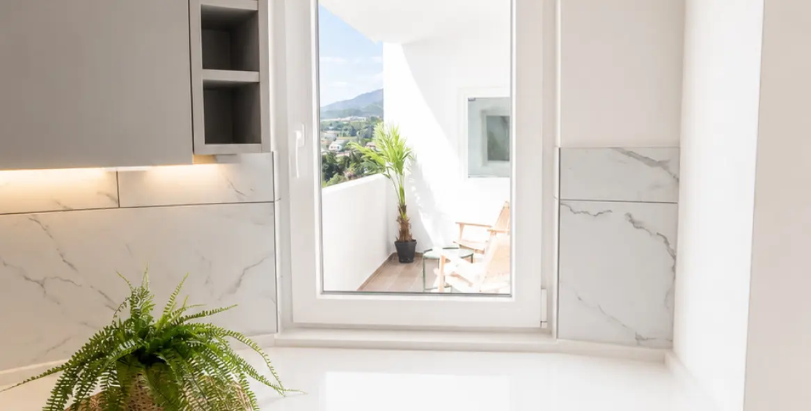 Venta de apartamento en planta media en Estepona 12