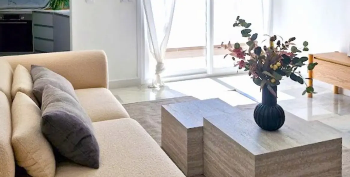 Venta de apartamento en planta media en Estepona 14