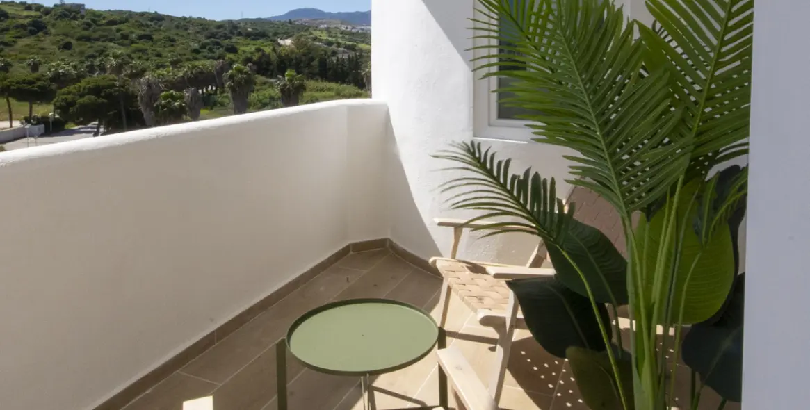 Venta de apartamento en planta media en Estepona 15