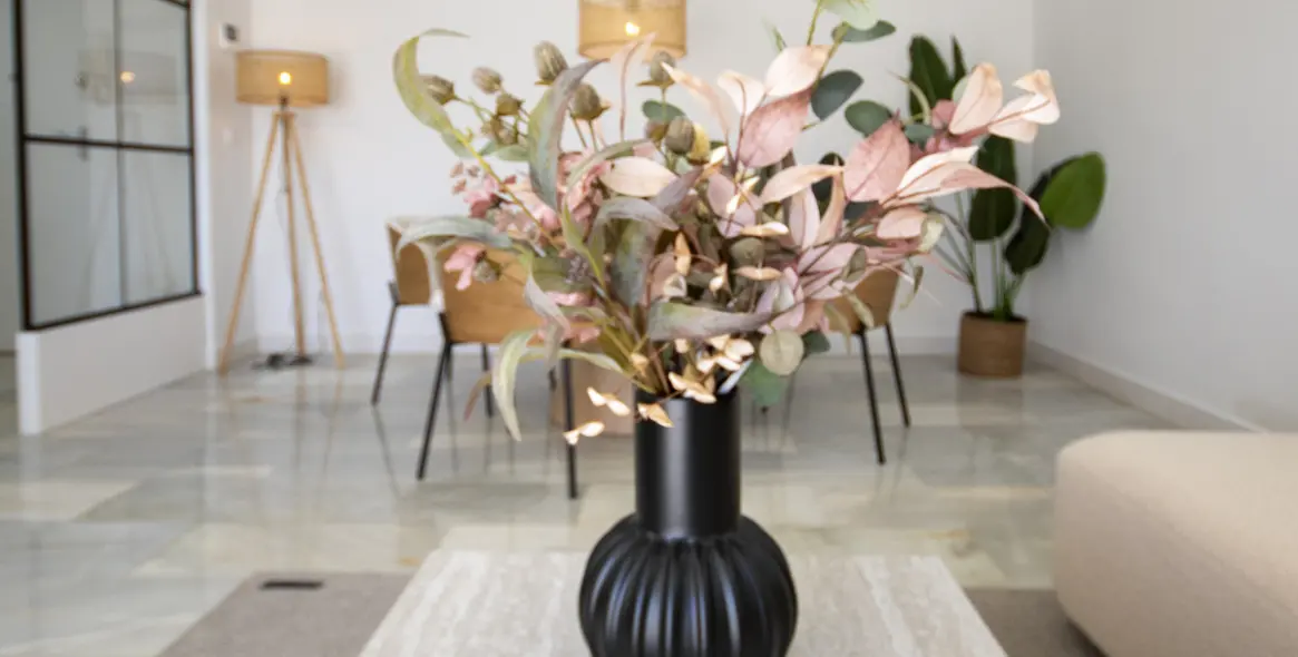 Venta de apartamento en planta media en Estepona 17