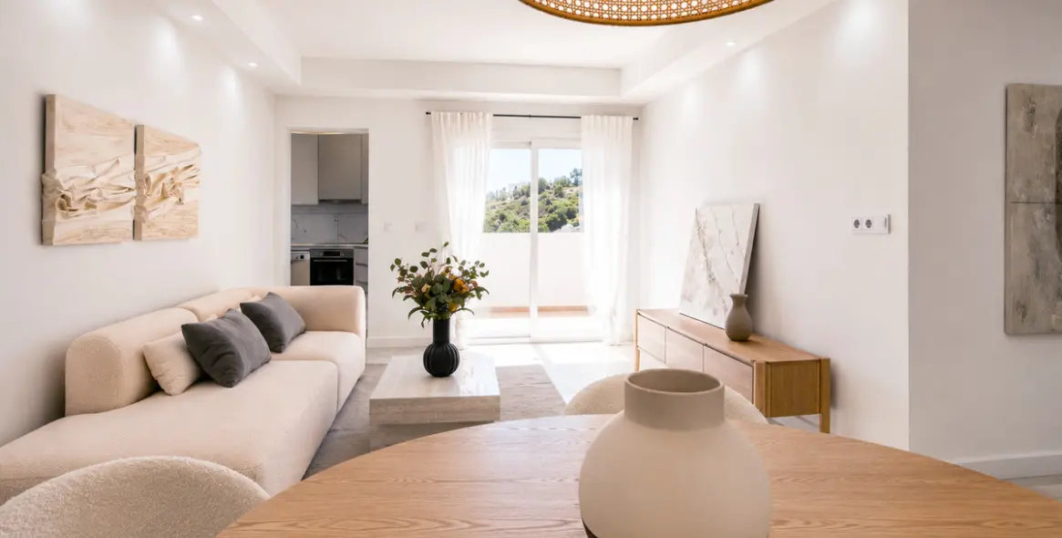 Venta de apartamento en planta media en Estepona 18