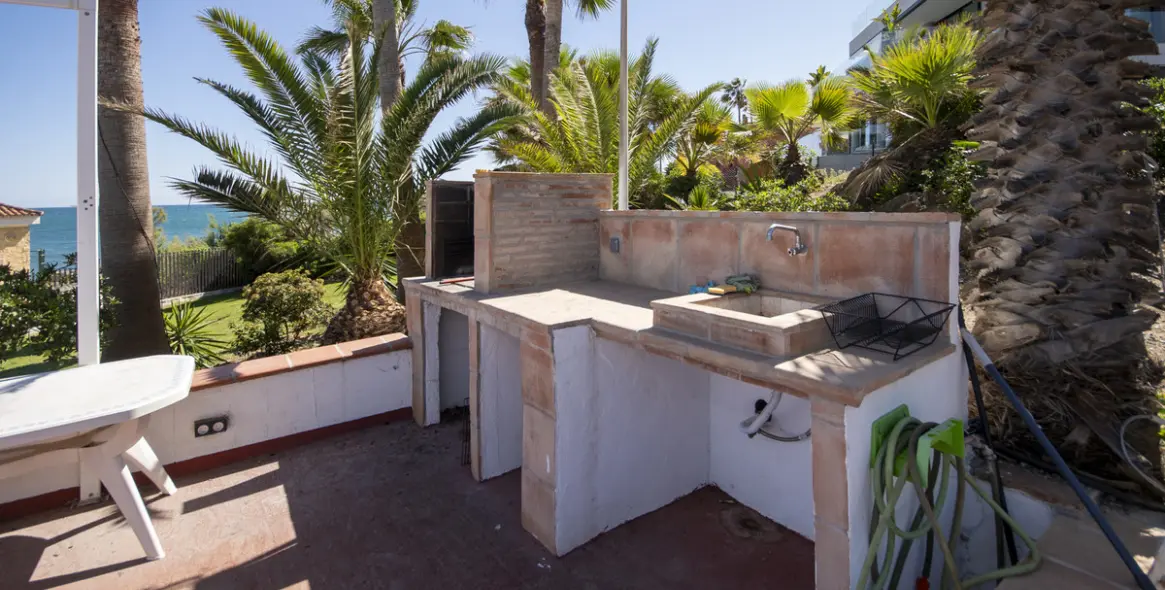 Venta de apartamento en planta media en Estepona 48