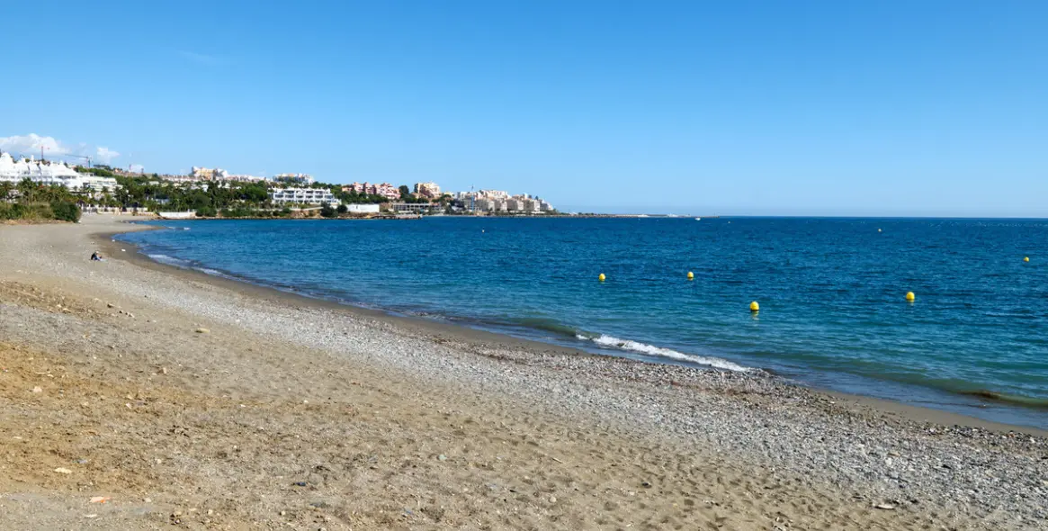 Venta de apartamento en planta media en Estepona 55