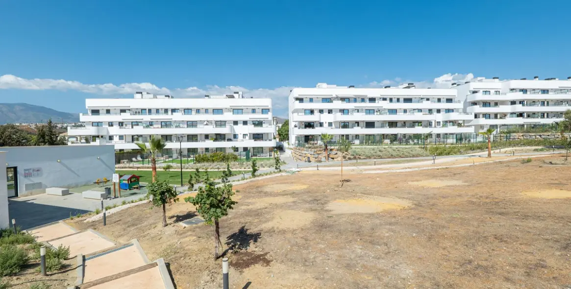 Продажа апартаментов на первом этаже в Estepona 2