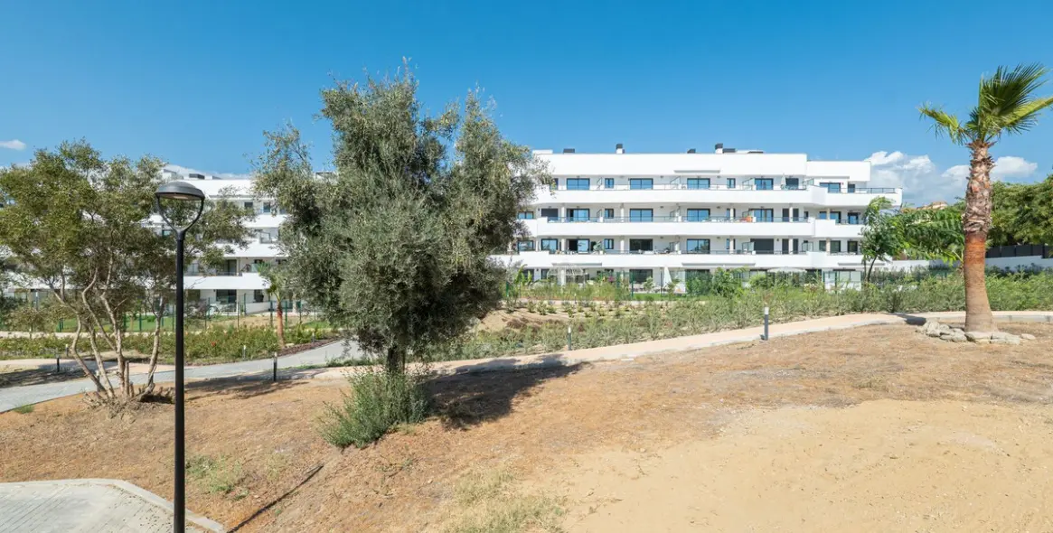 Продажа апартаментов на первом этаже в Estepona 3