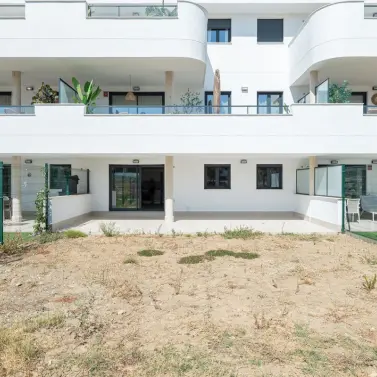 Продажа апартаментов на первом этаже в Estepona