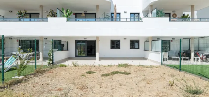 Продажа апартаментов на первом этаже в Estepona 4