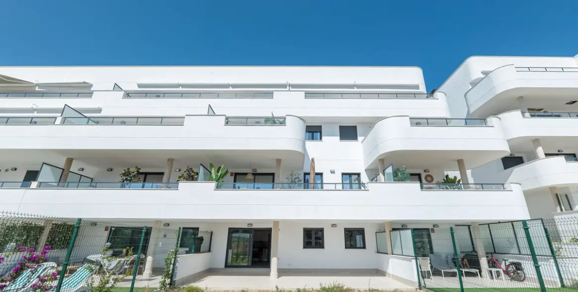 Продажа апартаментов на первом этаже в Estepona 6