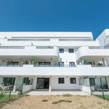 Продажа апартаментов на первом этаже в Estepona